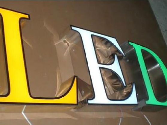 三原介绍LED招牌的基础知识。